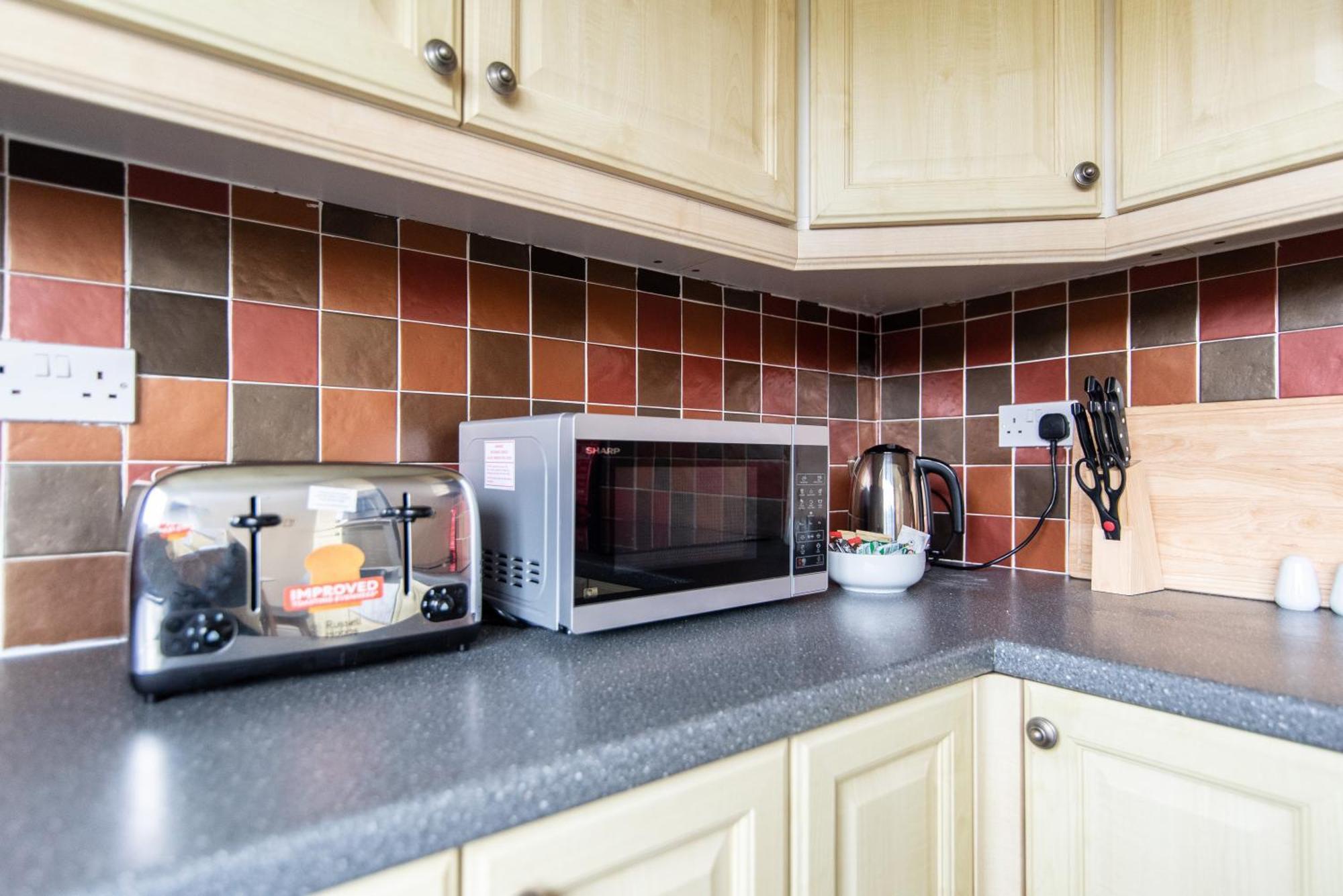3 Bed Apartment - Perfect For Contractors Near Liverpool Airport Hale  Eksteriør bilde