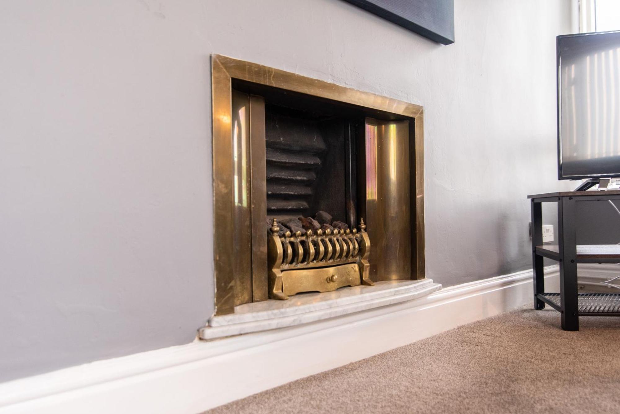 3 Bed Apartment - Perfect For Contractors Near Liverpool Airport Hale  Eksteriør bilde