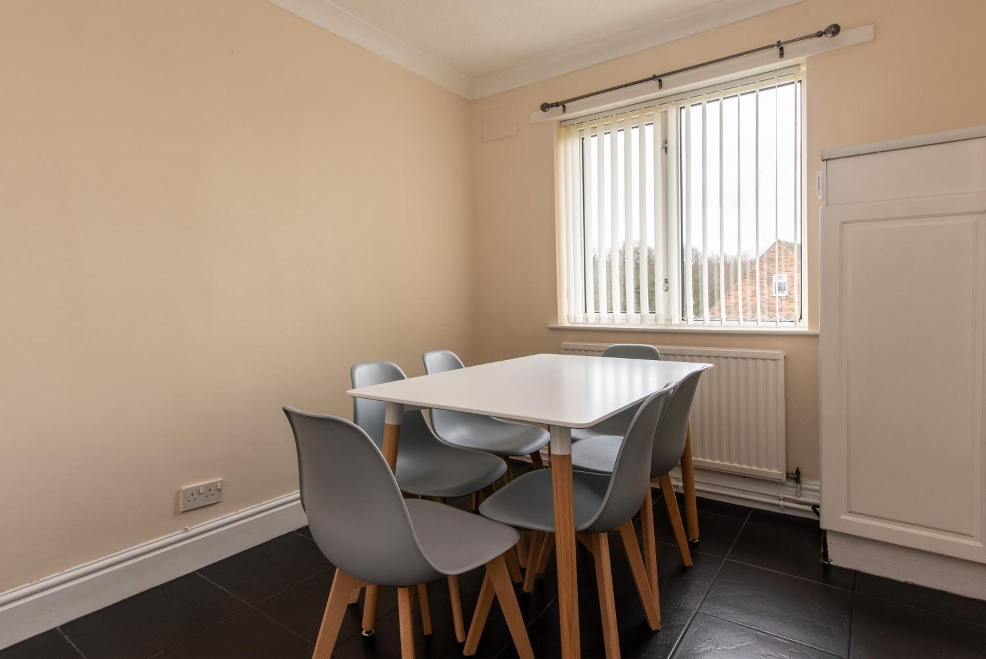 3 Bed Apartment - Perfect For Contractors Near Liverpool Airport Hale  Eksteriør bilde