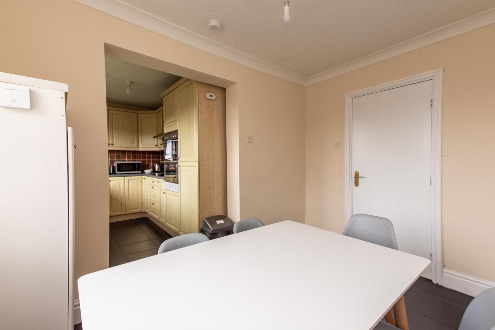 3 Bed Apartment - Perfect For Contractors Near Liverpool Airport Hale  Eksteriør bilde